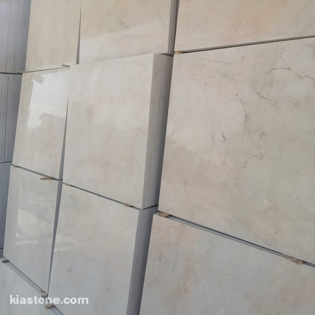 سنگ دهبید کرم رنگ چهرک از معدن صفاشهر استان فارس استخراج می شود